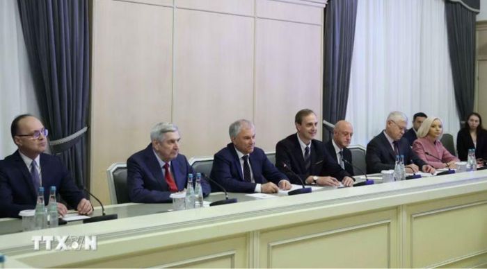 Chủ tịch Duma Quốc gia Nga Vyacheslav Volodin và thành viên đoàn Nga tại cuộc hội kiến Tổng Bí thư, Chủ tịch nước Tô Lâm. Ảnh: TTXVN