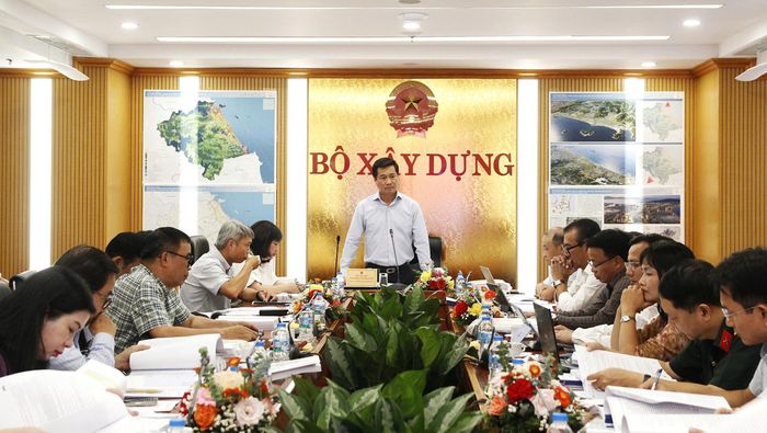 Thứ trưởng Bộ Xây dựng Nguyễn Tường Văn, Chủ tịch Hội đồng, chủ trì cuộc họp
