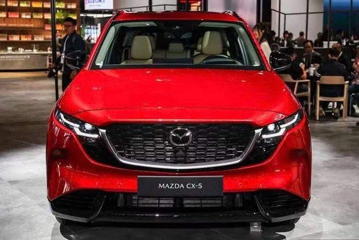 Với những thay đổi về kích thước, không gian và công nghệ, CX-5 thế hệ mới được Mazda định hướng trở thành mẫu SUV thực dụng hơn, trong khi vẫn duy trì những đặc trưng thiết kế và vận hành vốn có của dòng xe này. Dự đoán, CX-5 2026 sẽ mở bán tại Việt Nam vào cuối năm nay.