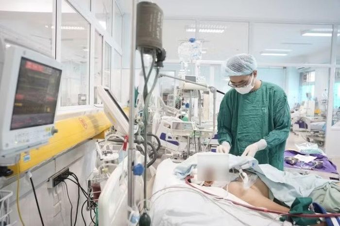 Bệnh nhân được điều trị hồi sức với kỹ thuật ECMO - Ảnh BVCC