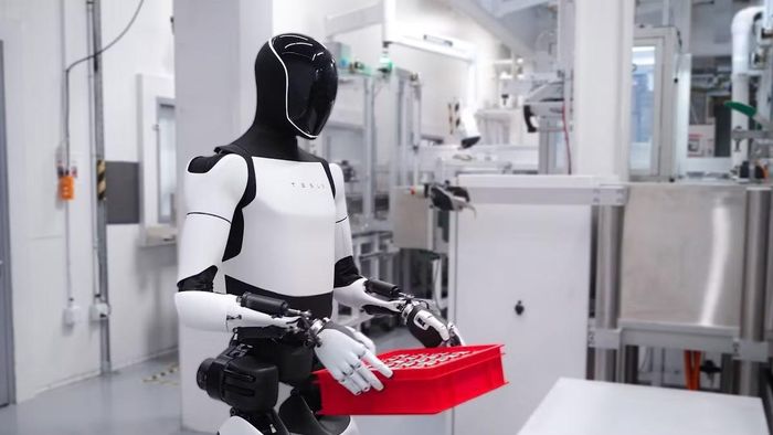 Optimus là robot hình người được Tesla phát triển, hướng tới khả năng thực hiện nhiều nhiệm vụ trong môi trường thực tế.