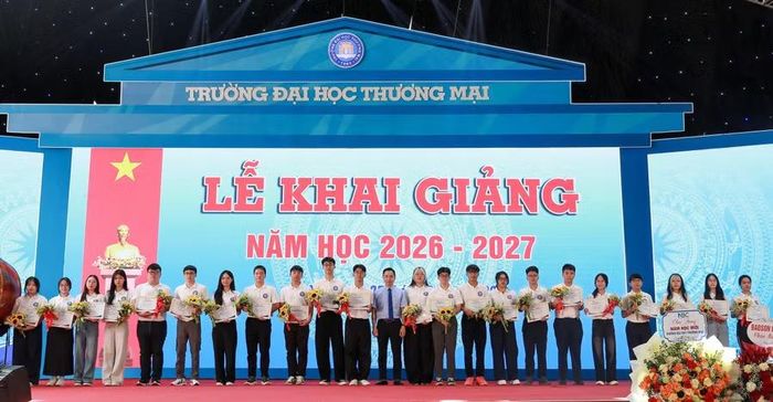 Nguyễn Tấn Tài là một trong những tân sinh viên được Trường Đại học Thương mại trao học bổng nhân dịp khai giảng năm học 2026 - 2027.