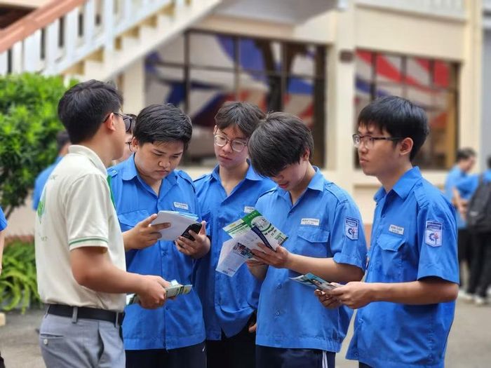 Sinh viên Trường Cao đẳng Kỹ thuật Cao Thắng (TPHCM) tham gia ngày hội doanh nghiệp.