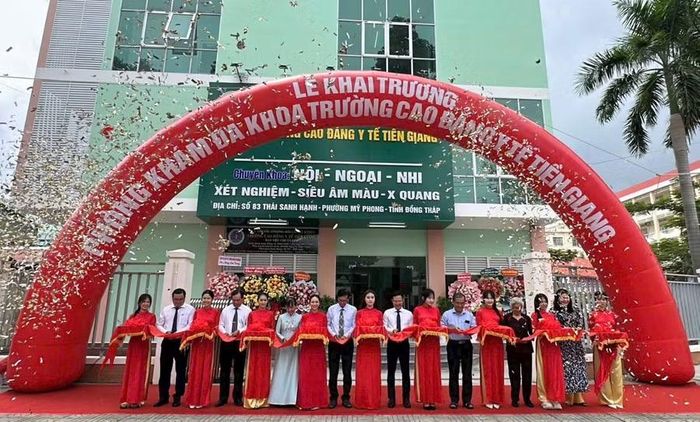 Trường Cao đẳng Y tế Tiền Giang khai trương Phòng khám Đa khoa Trường Cao đẳng Y tế Tiền Giang, gắn đào tạo với thực tiễn. Ảnh: Trường CĐ YT Tiền Giang.
