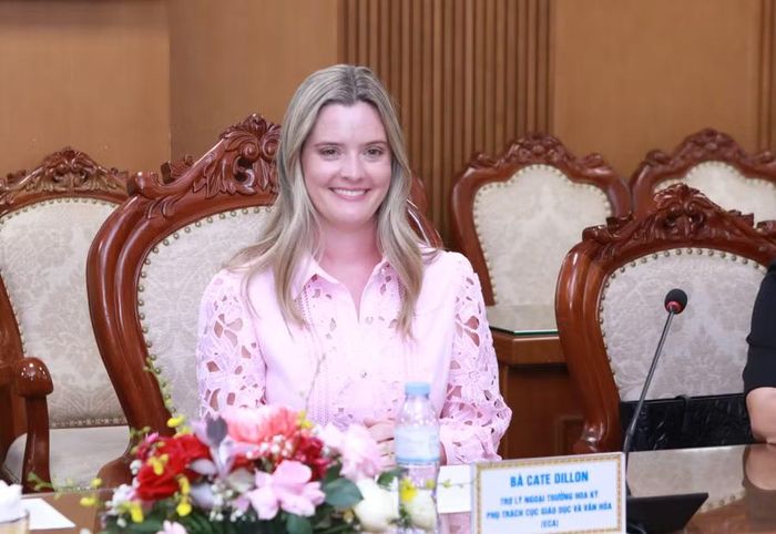 Trợ lý Ngoại trưởng Hoa Kỳ Cate Dillon bày tỏ niềm vui khi lần đầu tiên tới thăm và làm việc tại Việt Nam.