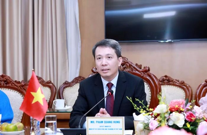 Thứ trưởng Bộ GD&ĐT Phạm Quang Hưng tại cuộc tiếp.