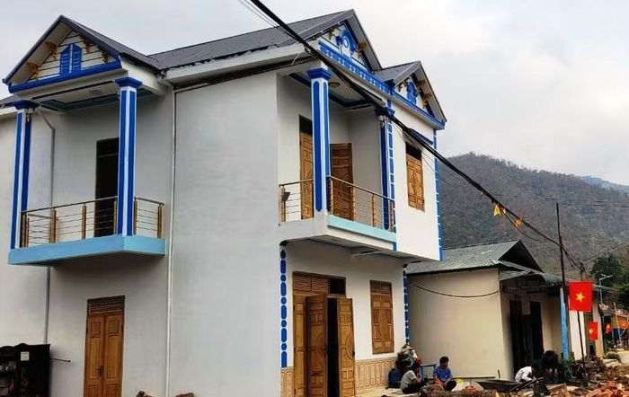 Người dân xây được nhà cao tầng ở xã Quang Chiểu nhờ xuất khẩu lao động.