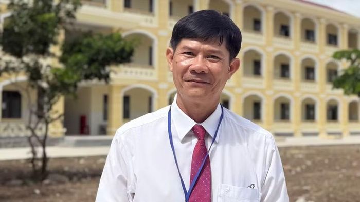 Ông Lương Đào Quốc Dũng, Hiệu trưởng Trường Phổ thông Dân tộc nội trú tỉnh.