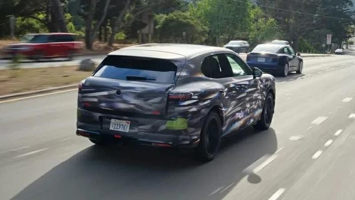Âm thanh trên Bentley Torcal cũng được xử lý theo một hướng khác.