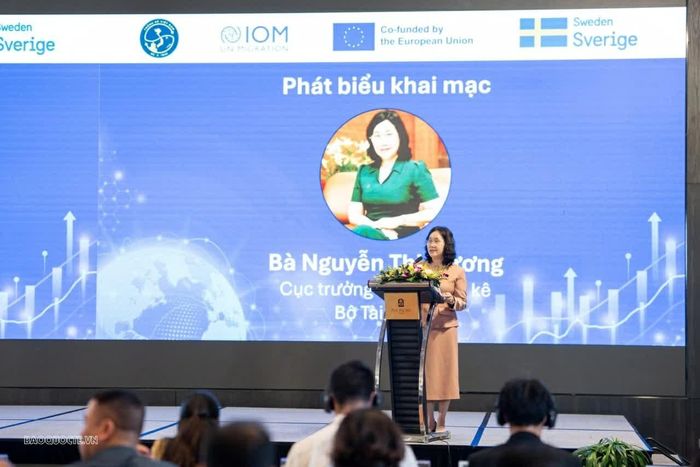 Bà Nguyễn Thị Hương, Cục trưởng Cục Thống kê, Bộ Tài chính, phát biểu khai mạc tại Hội thảo. (Ảnh: IOM Việt Nam)