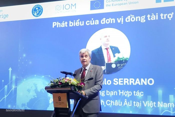 Ông Gonzalo Serrano de la Rosa, Phó Trưởng Ban Hợp tác, Phái đoàn Liên minh châu Âu tại Việt Nam, nhấn mạnh di cư là một vấn đề phát triển cần sự hợp tác chặt chẽ giữa các quốc gia. (Ảnh: Nguyễn Nhuận)