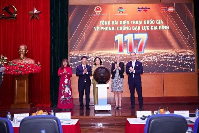 Chính thức công bố Tổng đài Quốc gia 117 về phòng, chống bạo lực gia đình, hoạt động 24/7 trên toàn quốc. (Nguồn: UNFPA)