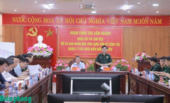 Thiếu tướng Võ Tiến Nghị, Phó Tư lệnh Bộ đội Biên phòng phát biểu tại buổi làm việc. Ảnh: Kim Oanh