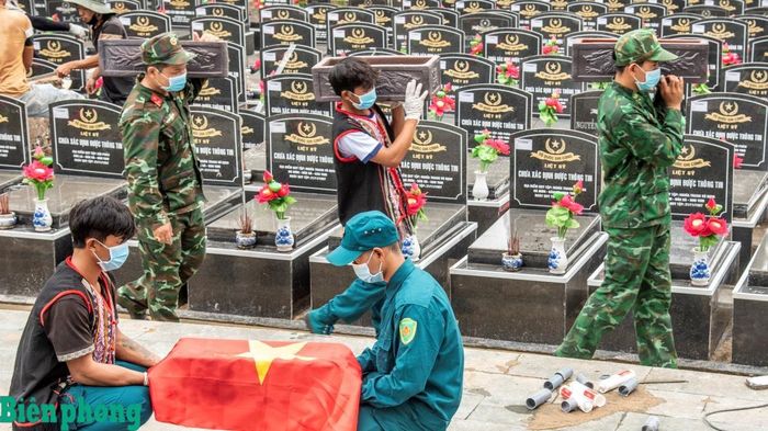 Các nghĩa trang liệt sĩ ở vùng đất Tây Nguyên còn nhiều bia mộ ghi “Liệt sĩ chưa xác định được danh tính”. Ảnh: Lê Văn Chương