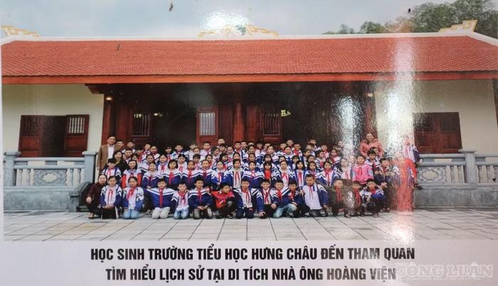  Nhiều năm qua, các trường học trên địa bàn thường tổ chức những buổi đến tìm hiểu về di tích. ﻿Ảnh: Kim Long 