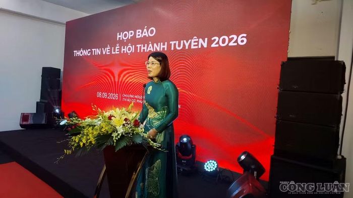 Bà Nguyễn Thị Hoài, Phó Giám đốc Sở Văn hóa, Thể thao và Du lịch tỉnh Tuyên Quang, thông tin về kế hoạch tổ chức Lễ hội Thành Tuyên năm 2026. Ảnh: Đào Vinh