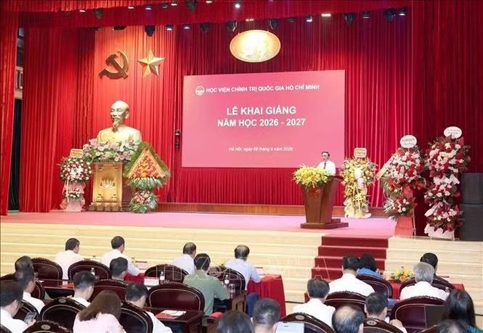 Thường trực Ban Bí thư Trần Cẩm Tú phát biểu chỉ đạo tại Lễ khai giảng năm học mới Học viện Chính trị quốc gia Hồ Chí Minh. Ảnh: TTXVN