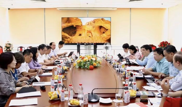 Ủy ban Văn hóa và Xã hội của Quốc hội và Bộ VHTT&DL làm việc về dự án Luật Phát triển công nghiệp văn hoá. Ảnh: Bộ VHTT&DL