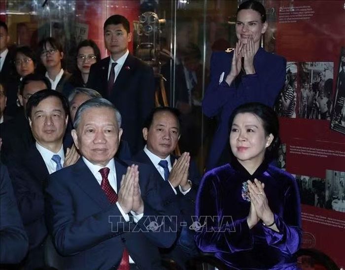 Tổng Bí thư, Chủ tịch nước Tô Lâm và Phu nhân dự chương trình Khai trương Không gian Di sản và Kết nối văn hoá Việt - Nga. Ảnh: Thống Nhất/TTXVN