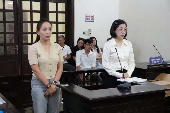 Hai nữ bị cáo tại phiên tòa. Ảnh: Hoàng Huy