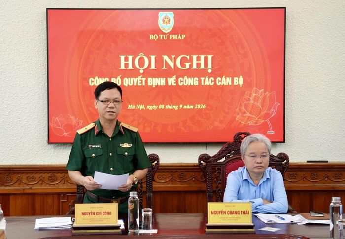 Thiếu tướng Nguyễn Chí Công, Phó Cục trưởng Cục Dân quân tự vệ, Bộ Tổng Tham mưu Quân đội nhân dân Việt Nam phát biểu chỉ đạo.
