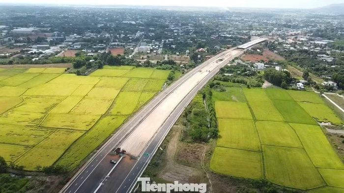 Dự án đường nối cao tốc Biên Hòa - Vũng Tàu do Ban Giao thông TPHCM làm chủ đầu tư, có tổng mức đầu tư gần 14.000 tỷ đồng, chiều dài hơn 16km. Tuyến đường được thiết kế 6 làn xe, bắt đầu từ vòng xoay quốc lộ 56 và kết thúc tại vòng xoay Phước Thắng, Đường 2 Tháng 9, kết nối trực tiếp với khu vực biển Vũng Tàu.