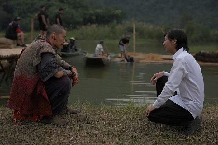 Hộ linh tráng sĩ được quay chủ yếu tại Ninh Bình, lấy bối cảnh sự kiện vua Đinh Tiên Hoàng (nghệ sĩ Lê Vũ Long đóng) bị sát hại.