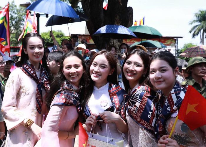 “Hy vọng thông qua cuộc thi Hoa hậu Việt Nam mọi người sẽ biết tới Đồng Kỵ nhiều hơn. Nếu có dịp mời các bạn ghé qua quê hương mình”, chị Điểm nói.