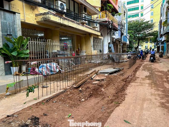 UBND phường Hòa Cường cho biết, địa phương đã tiếp nhận nhiều ý kiến bức xúc của cử tri liên quan thi công dự án nâng cấp hạ tầng kỹ thuật đường Tống Phước Phổ và có báo cáo, văn bản gửi các cấp có thẩm quyền xem xét, xử lý.