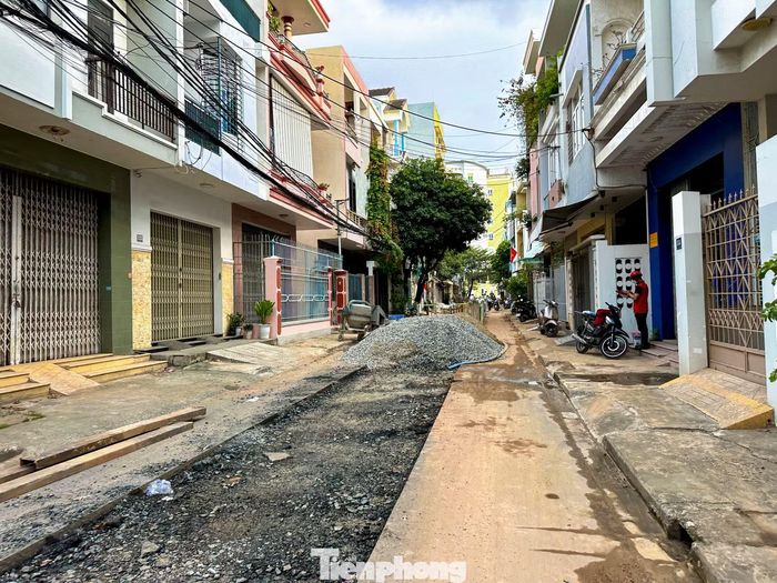 Theo quy mô, dự án gồm nâng cấp tuyến đường Tống Phước Phổ; cải tạo vỉa hè, hệ thống thoát nước các tuyến đường Núi Thành, Tiểu La; xây dựng cống dưới đường Nguyễn Sơn Trà cùng một số hạng mục phụ trợ liên quan.