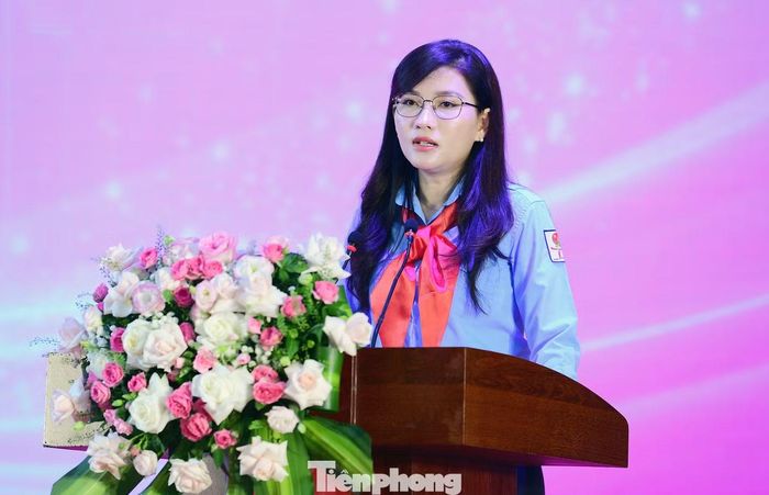 Chị Hồ Hồng Nguyên phát biểu tại hội nghị. Ảnh: Xuân Tùng
