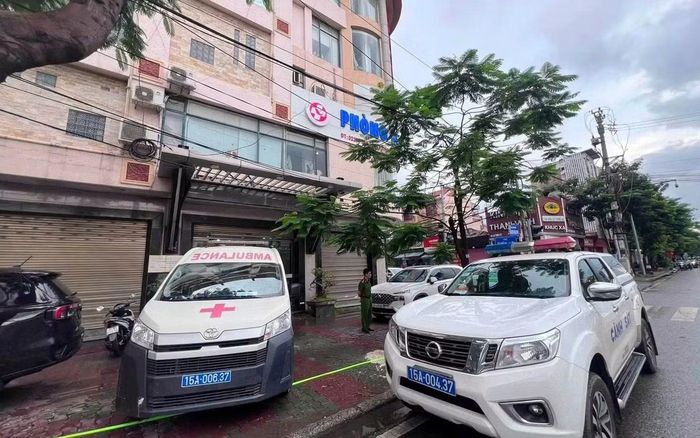 Các đơn vị nghiệp vụ Công an TP Hải Phòng khám xét tại Phòng khám Đa khoa Phượng Đỏ ngày 5/8.