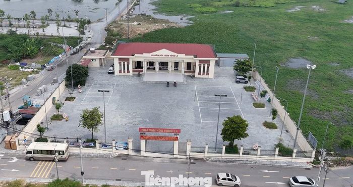  Bà Vân cho biết đa số người dân đồng thuận với Quy hoạch phân khu đô thị sông Hồng và Trục đại lộ cảnh quan sông Hồng. Theo bà, khu vực dự kiến di dời chủ yếu nằm ngoài đê, trong khi một số hộ trước đây đã được tái định cư vào phía trong. 