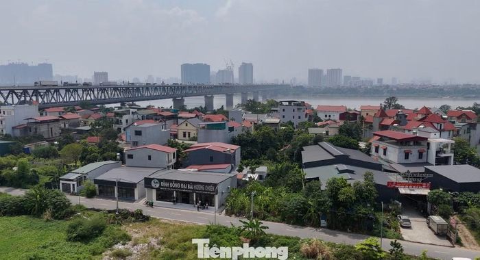 Trong cụm Võng La - Hải Bối, làng Võng La nằm trên vùng đất cổ, tên gốc là Phao Võng, tên nôm là Kẻ Chài, nằm dọc bờ Bắc sông Hồng﻿.