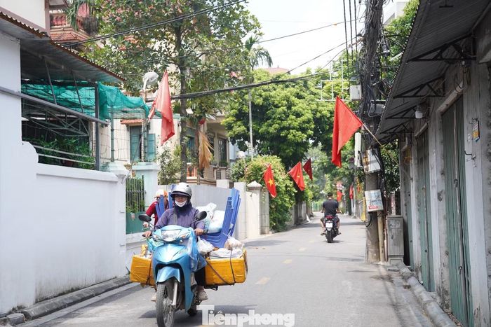 Đường làng, ngõ xóm tại làng chài Võng La.