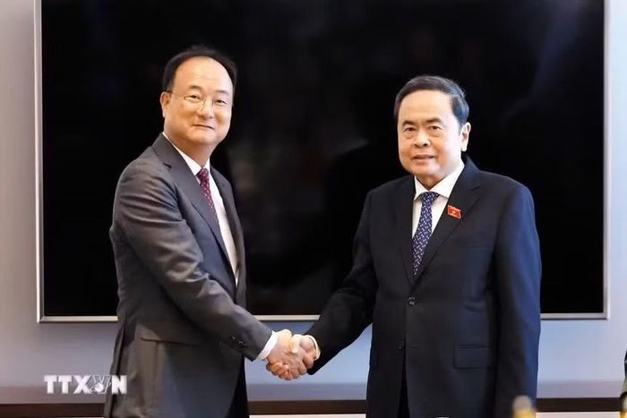 Chủ tịch Quốc hội Trần Thanh Mẫn tiếp ông Moon Hyuk-soo, Giám đốc điều hành LG Innotek, thuộc Tập đoàn LG. (Ảnh: Doãn Tấn/TTXVN)