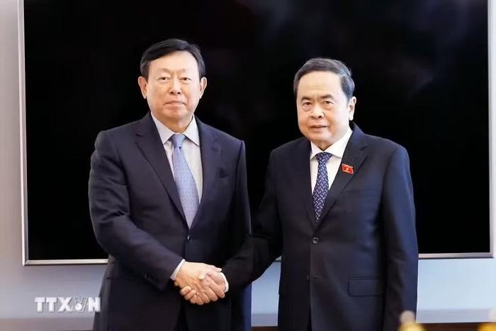 Chủ tịch Quốc hội Trần Thanh Mẫn tiếp ông Shin Dong Bin, Chủ tịch Tập đoàn Lotte (Hàn Quốc). (Ảnh: Doãn Tấn/TTXVN)