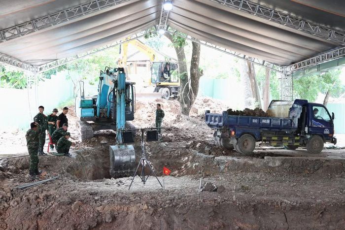 Đồng thời tổ chức khảo sát, đánh giá hiện trạng, thu thập, xác minh, hệ thống hóa các tư liệu lịch sử, tư liệu về quá trình tìm kiếm, quy tập hài cốt liệt sĩ và các tài liệu có liên quan để có cơ sở xác định giá trị, phạm vi nghiên cứu, bảo vệ của địa điểm.