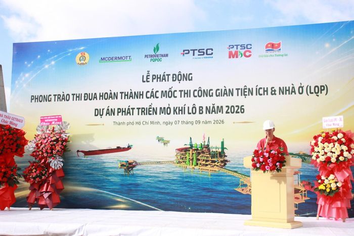 Ông Trần Hữu Nghị – Xưởng Điện máy Xí nghiệp Xây lắp đại diện người lao động Dự án phát biểu hưởng ứng phong trào thi đua, thể hiện quyết tâm hoàn thành các mục tiêu đề ra
