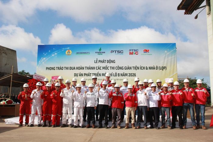 Cán bộ, kỹ sư và người lao động Dự án quyết tâm hoàn thành các mốc thi công an toàn - chất lượng - đúng tiến độ, góp phần đưa Dự án Phát triển mỏ khí Lô B về đích thành công.