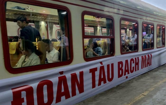 Đoàn tàu Bạch Mai mở ra mô hình “đoàn tàu chuyên biệt”, phục vụ nhu cầu đi lại thường xuyên của các nhóm khách hàng cụ thể. Ảnh: Vũ Điệp.