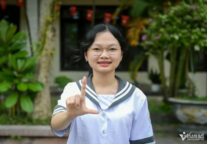 Bích Ngọc từng giành Huy chương Vàng Olympic Vật lý quốc tế.