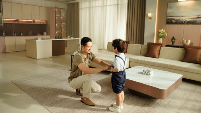 Trải nghiệm mặc từ chất liệu, phom dáng đến kỹ thuật cắt may là nền tảng để định vị “Tự tin bước thành công” được cụ thể hóa