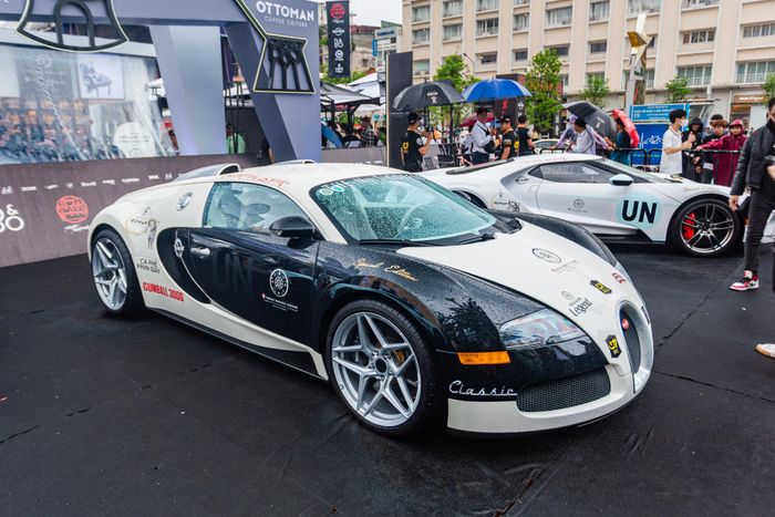 Chiếc siêu xe Bugatti Veyron 16.4 nổi tiếng của ông Đặng Lê Nguyên Vũ trưng bày tại Hành trình siêu xe quốc tế Gumball 3000 ở TP.HCM. Ảnh: Nguyễn Tiến Dũng