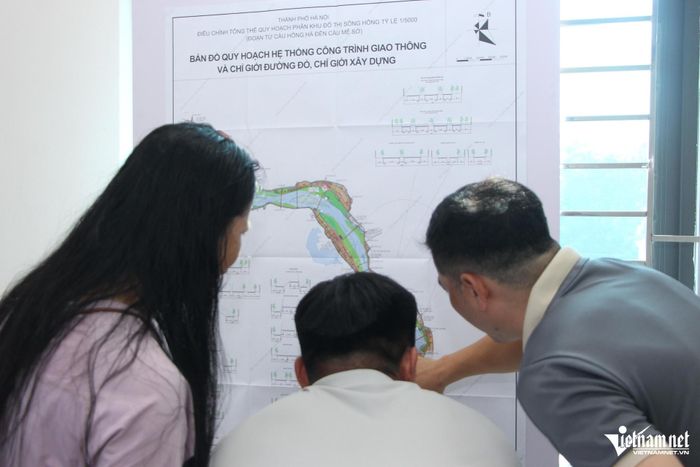 Hồ sơ quy hoạch phân khu đô thị sông Hồng được công khai niêm yết tại phường Lĩnh Nam