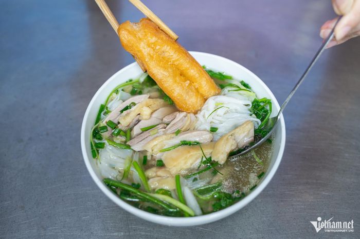 Phở gà Nguyệt có giá từ 55.000 đồng tới 120.000 đồng