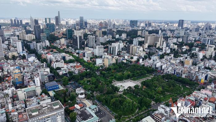 Công viên Lê Văn Tám (phường Tân Định, TPHCM) từng được quy hoạch xây dựng bãi đỗ xe ngầm. Ảnh: Phước Sáng