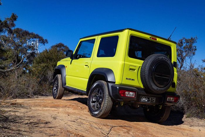 Nếu cần một chiếc xe phục vụ gia đình, Suzuki Jimny có thể là lựa chọn khó thuyết phục. 