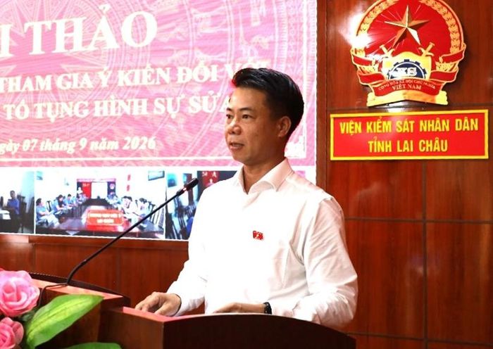 Đồng chí Hoàng Quốc Khánh, Phó Trưởng đoàn Đại biểu Quốc hội tỉnh phát biểu kết luận và bế mạc.