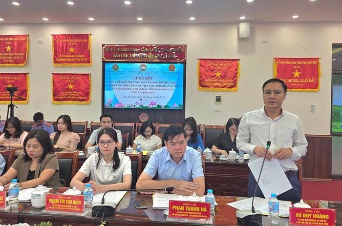  Đồng chí Vũ Huy Hoàng, Uỷ viên BTV Tỉnh ủy, Phó Chủ tịch Thường trực UBMTTQ tỉnh phát biểu tại buổi Lễ ký kết.
